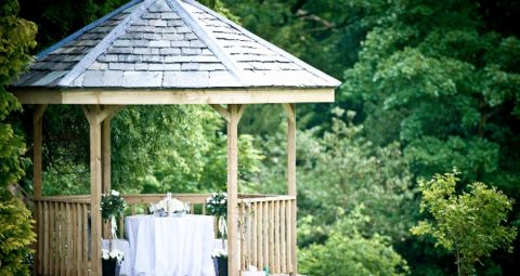 Low House Courtyard Lawn Gazebo